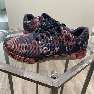 NoBull *rate* womens 9 never worn excellent condition. No box navy w/ flowers